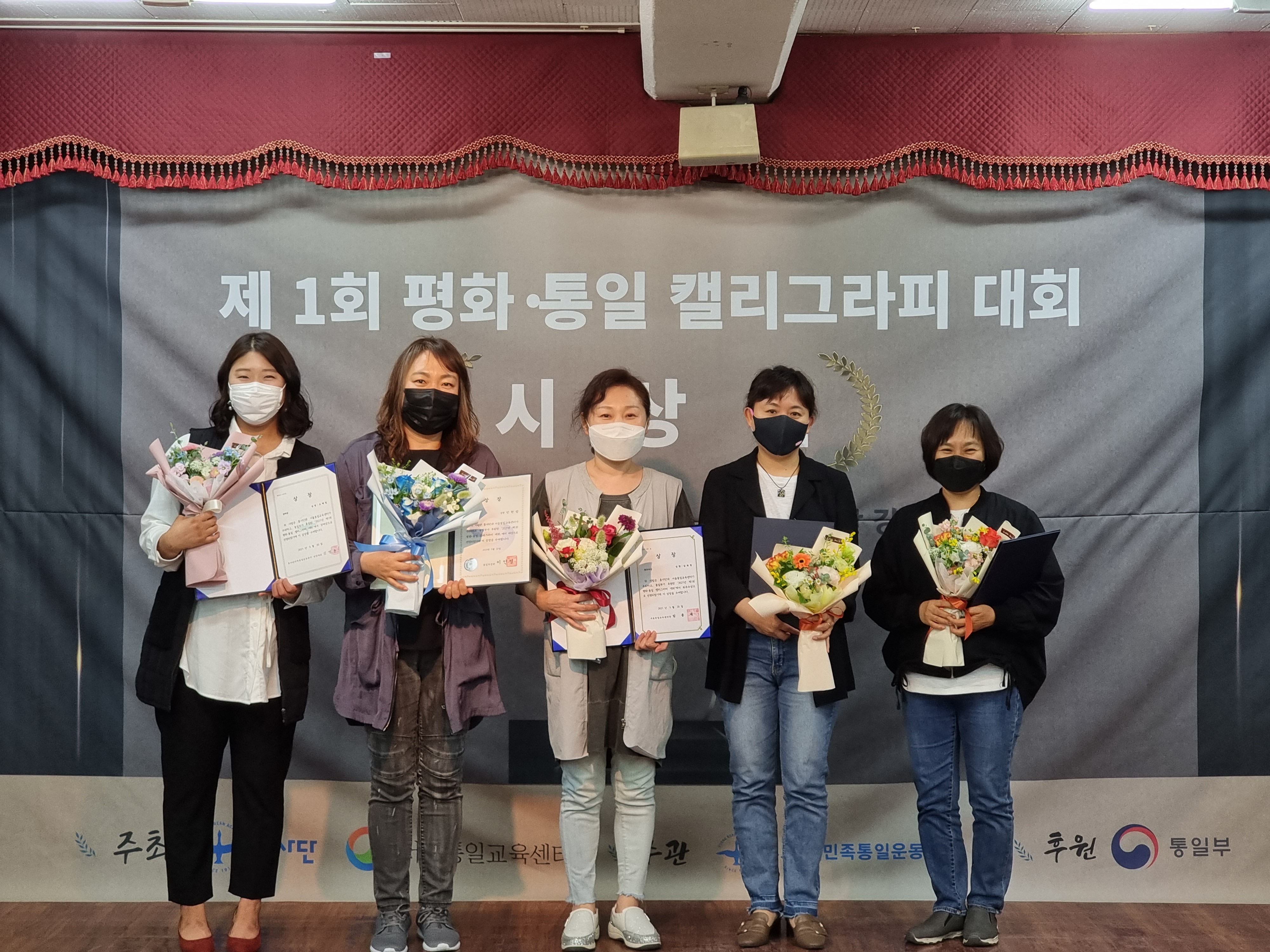 ��������