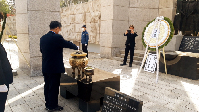 ��������